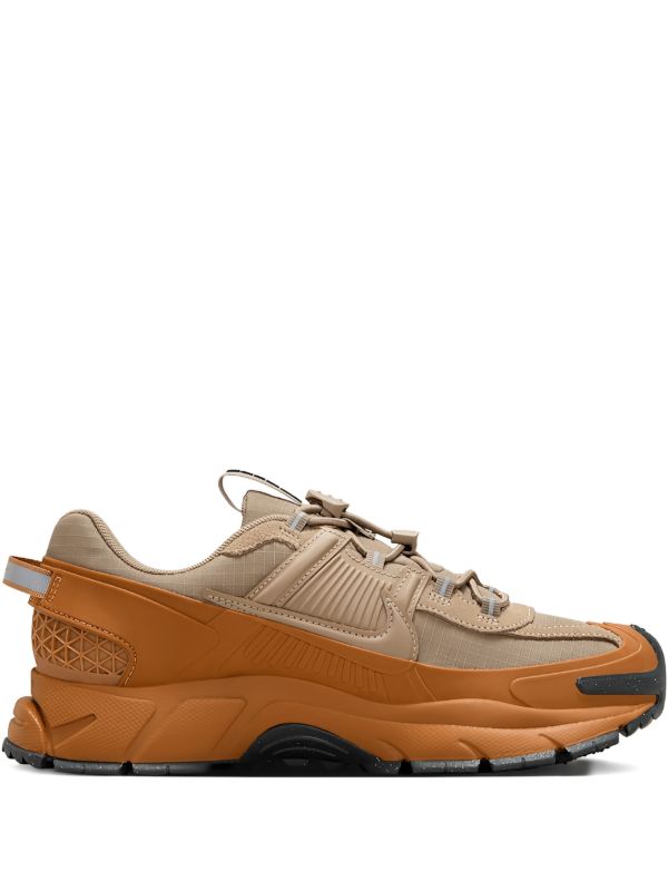 Nike Zoom Vomero - R2000.jpg